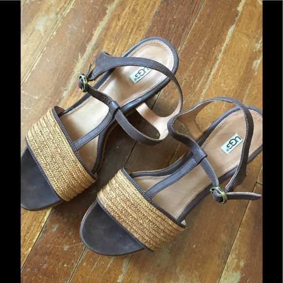 UGG SZ 7.5 T STRAP WEDGE SANDALS RATTAN & SUEDE - Picture 2 of 5